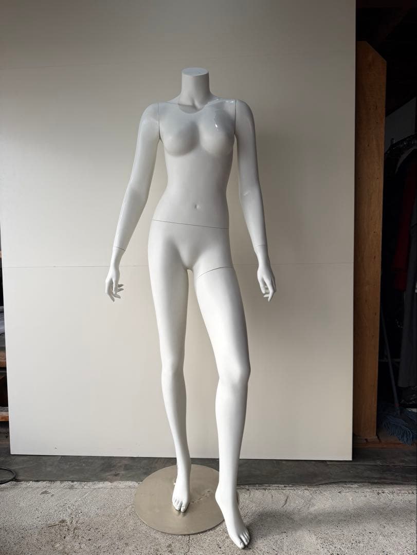 ホワイト女性用マネキン 全身タイプ　９号 61-181-7-1 婦人リアル全身マネキン 9号 白(左向き) 1個 アズワン