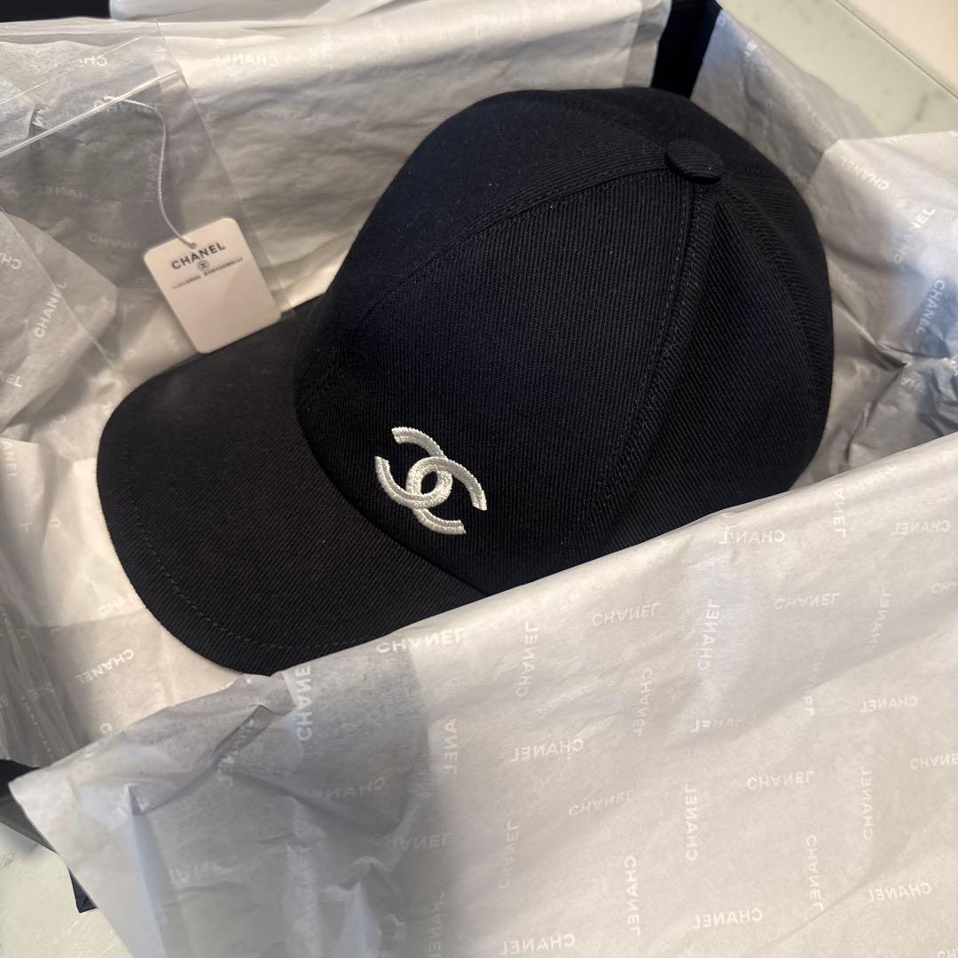 CHANEL キャップ 新作2025 正規品　シャネル　キャップ　帽子 芸能人着用♪新作】CHANEL 2025SS キャップ ブラックホワイト (CHANEL