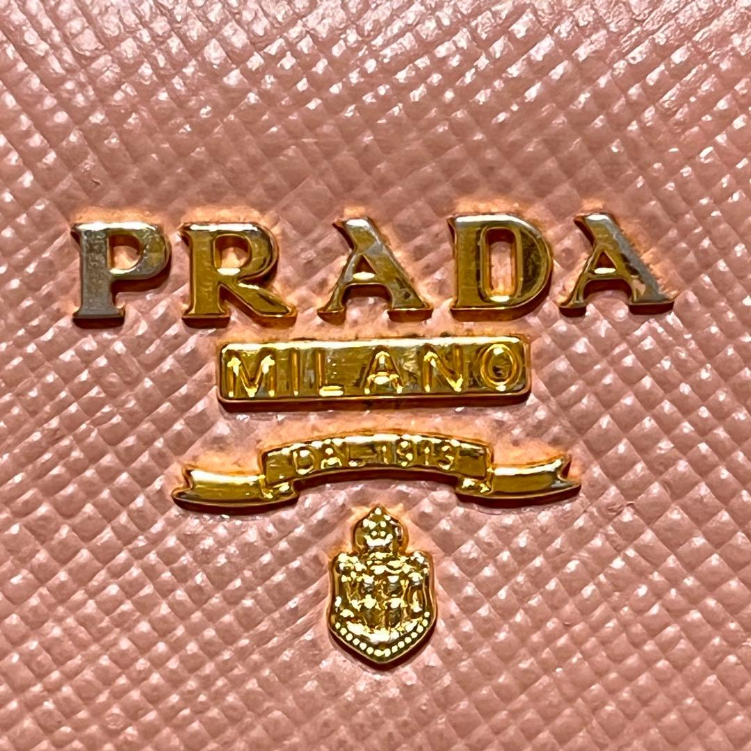 美品✨PRADA フィオッコサフィアーノ ベビーピンク メタルロゴ 2点