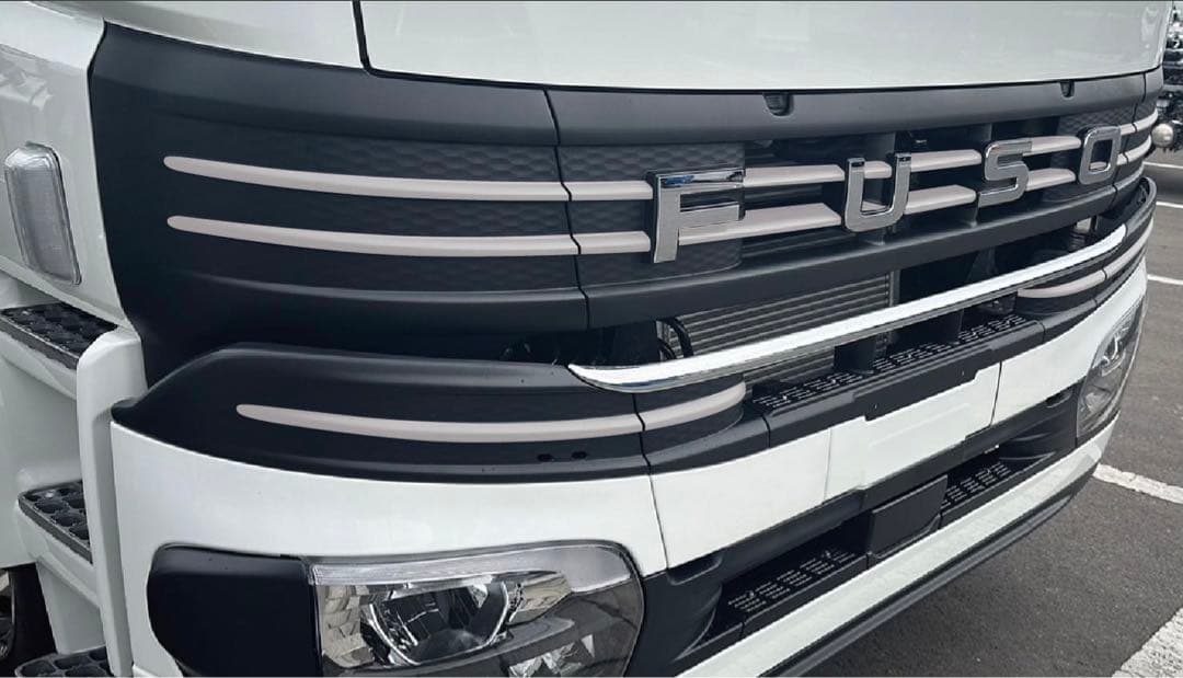 シルバー 新型 FUSO スーパーグレート グリルフィン ステッカー 出張