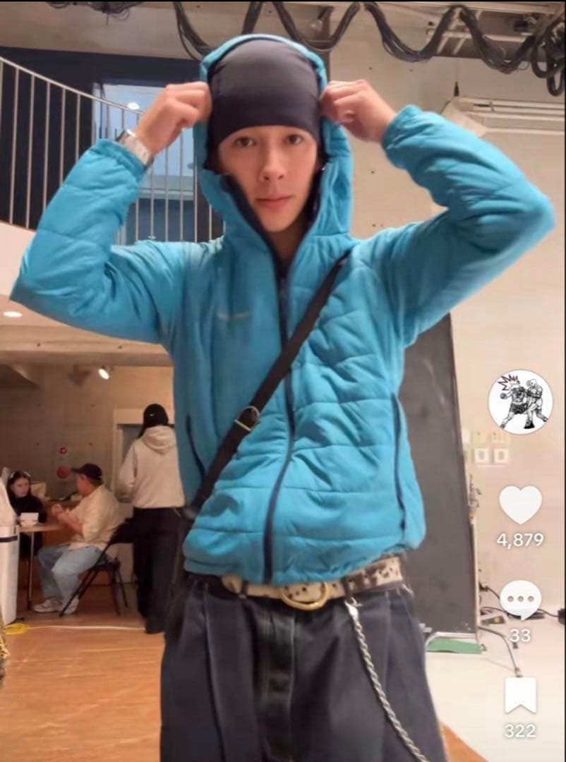 mont-bell リバーシブル ダウンジャケット青 短丈 mサイズ mont-bellダウンジャケット 水色 短丈 リバーシブル おーた着 - メルカリ