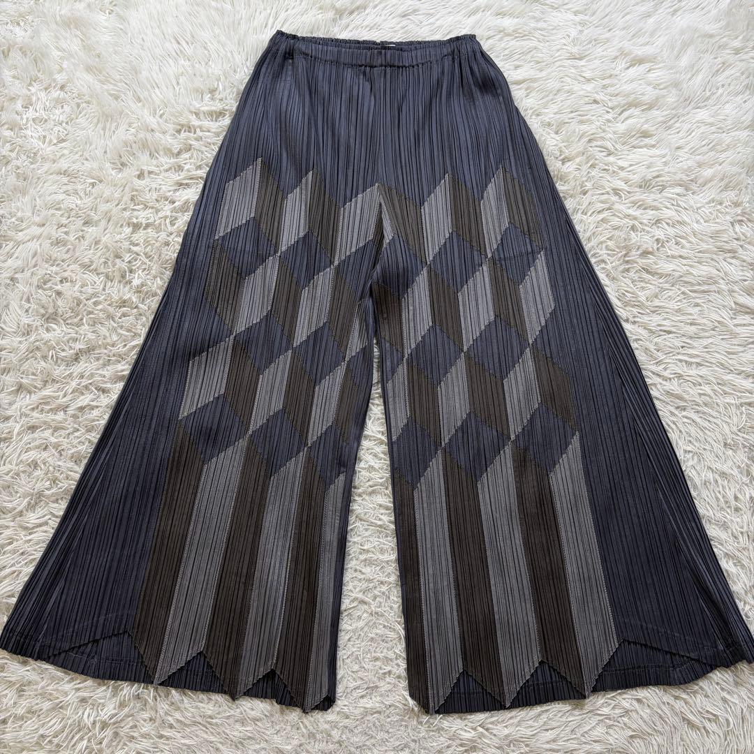 美品■プリーツプリーズ　ワイドパンツ　ガウチョ　総柄　グレー　サイズ3 グレンチェック ワイドパンツ レディース 起毛 パンツ ガウチョパンツ