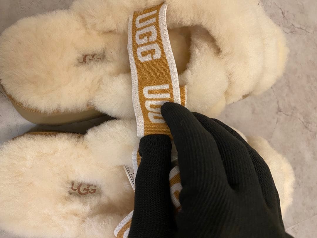 美品 希少 UGG W DISCO CROSS SLIDE アグ ボアサンダル - メルカリ