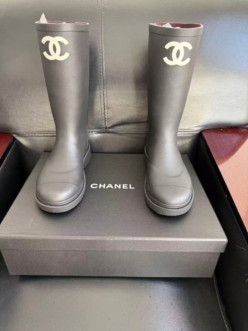 CHANEL ブラック 長靴 CCロゴ付き 新品同様 芸能人愛用♪【CHANEL】レインブーツ 長靴 CCロゴ ブラック (CHANEL