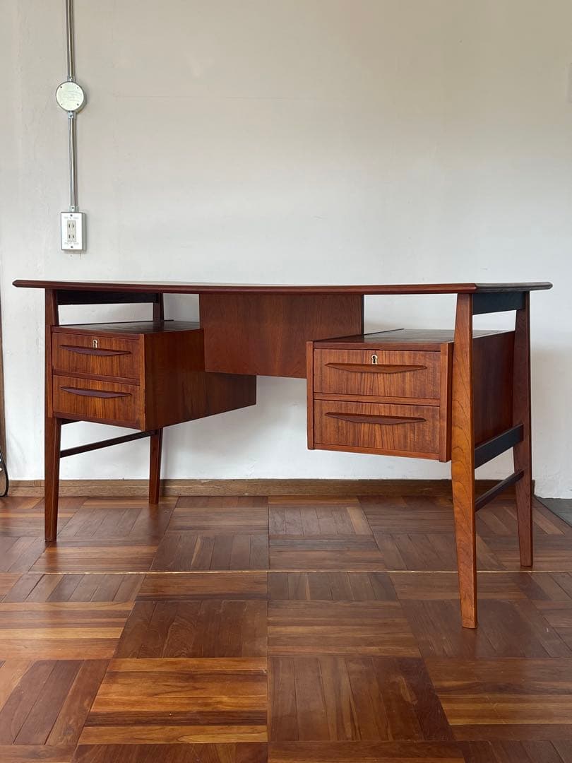 北欧 デンマーク ヴィンテージ チーク オイルフィニッシュ 両袖 デスク チーク材 両袖デスク 北欧デンマーク製 ヴィンテージ 中古 背面収納