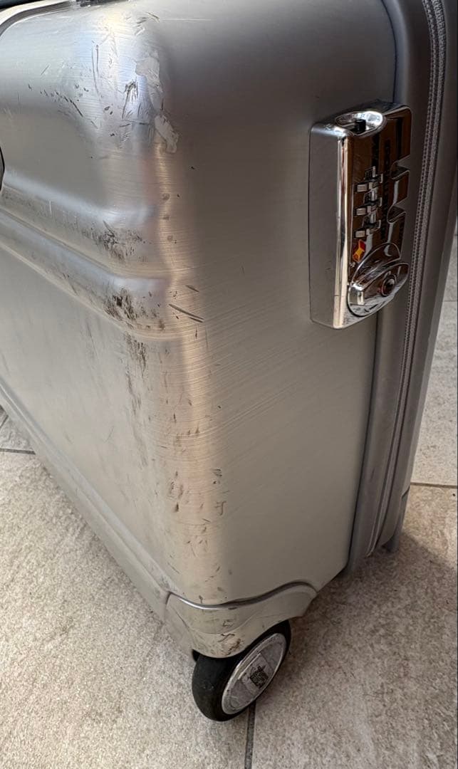 《希少》ZERO HALLIBURTON シルバー キャリーケース