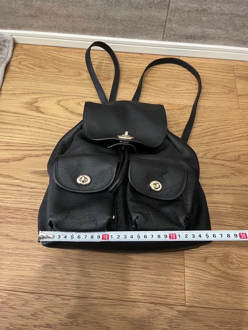 《美品》coach黒 レザー フラップ付きバックパック