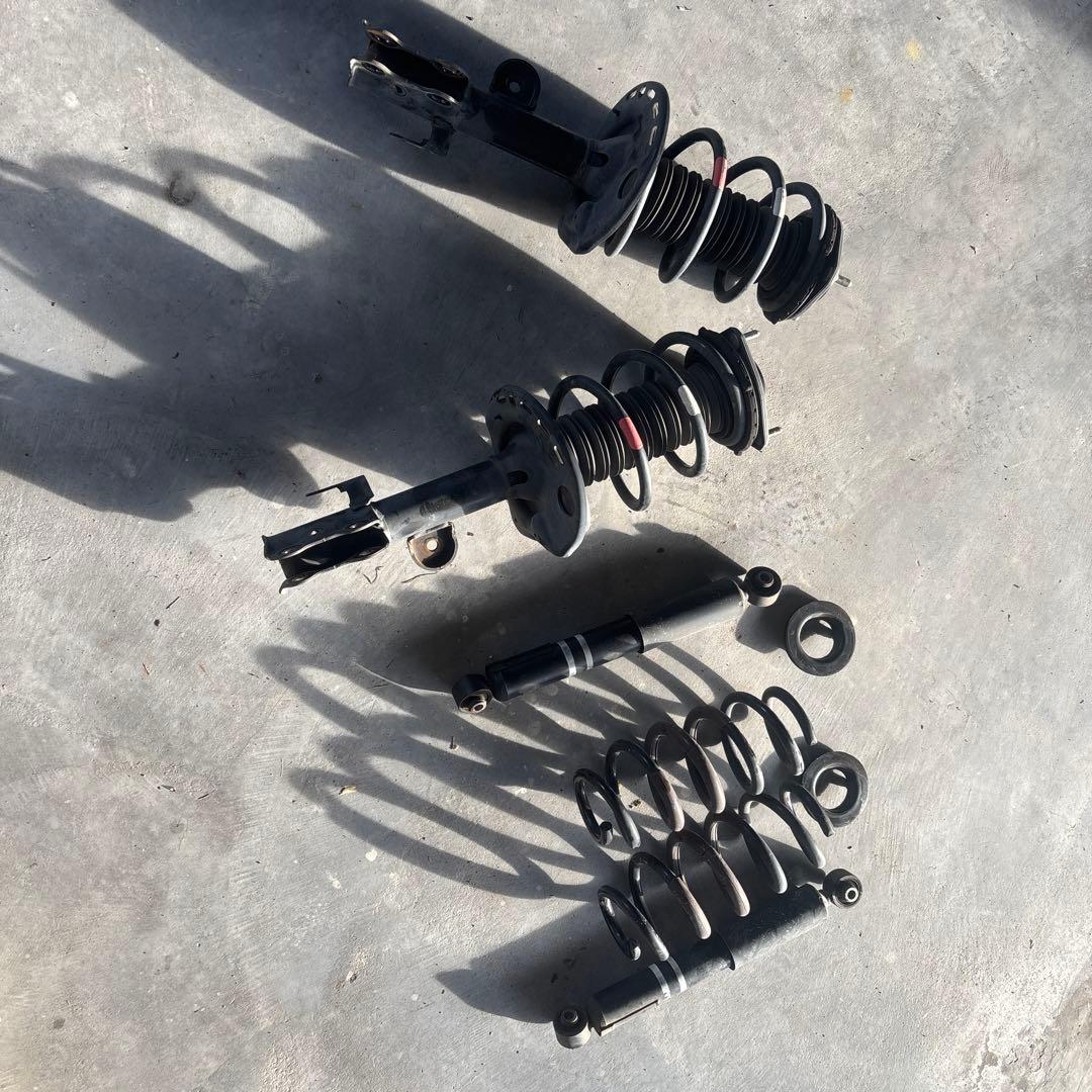 60 ハリアー プレミアムの純正サス ZSU60 ハリアー 純正 サスセット 1台分 2WD ストラット スプリング