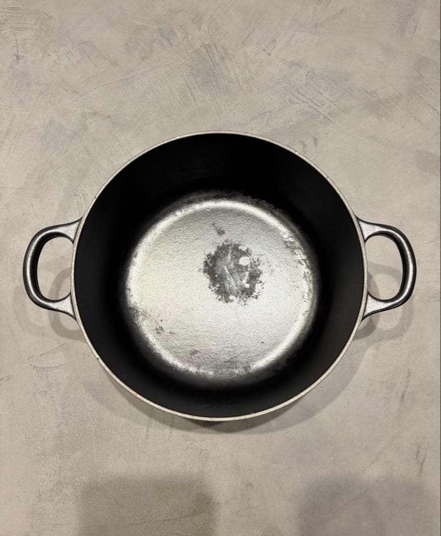 LE CREUSET 両手鍋 22cm 黒 - メルカリ