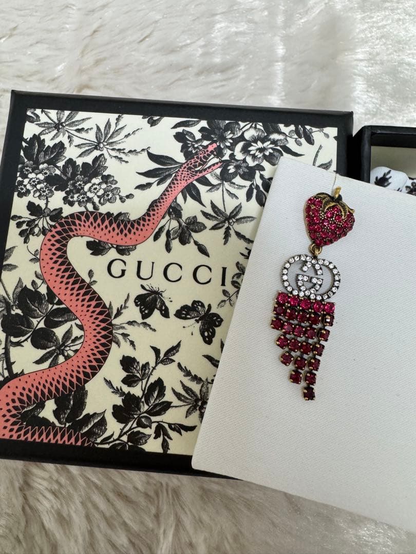 GUCCI ストロベリー いちご 苺 ピアス (片耳) グッチ/ピアス/ストロベリー&インターロッキングGピアス/黒×シルバー