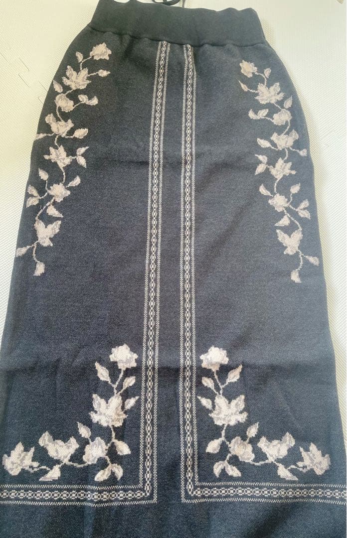 ◉在庫処分価格（S）❗️EAPHI SCARF MOTIF KNIT SKIRT - メルカリ