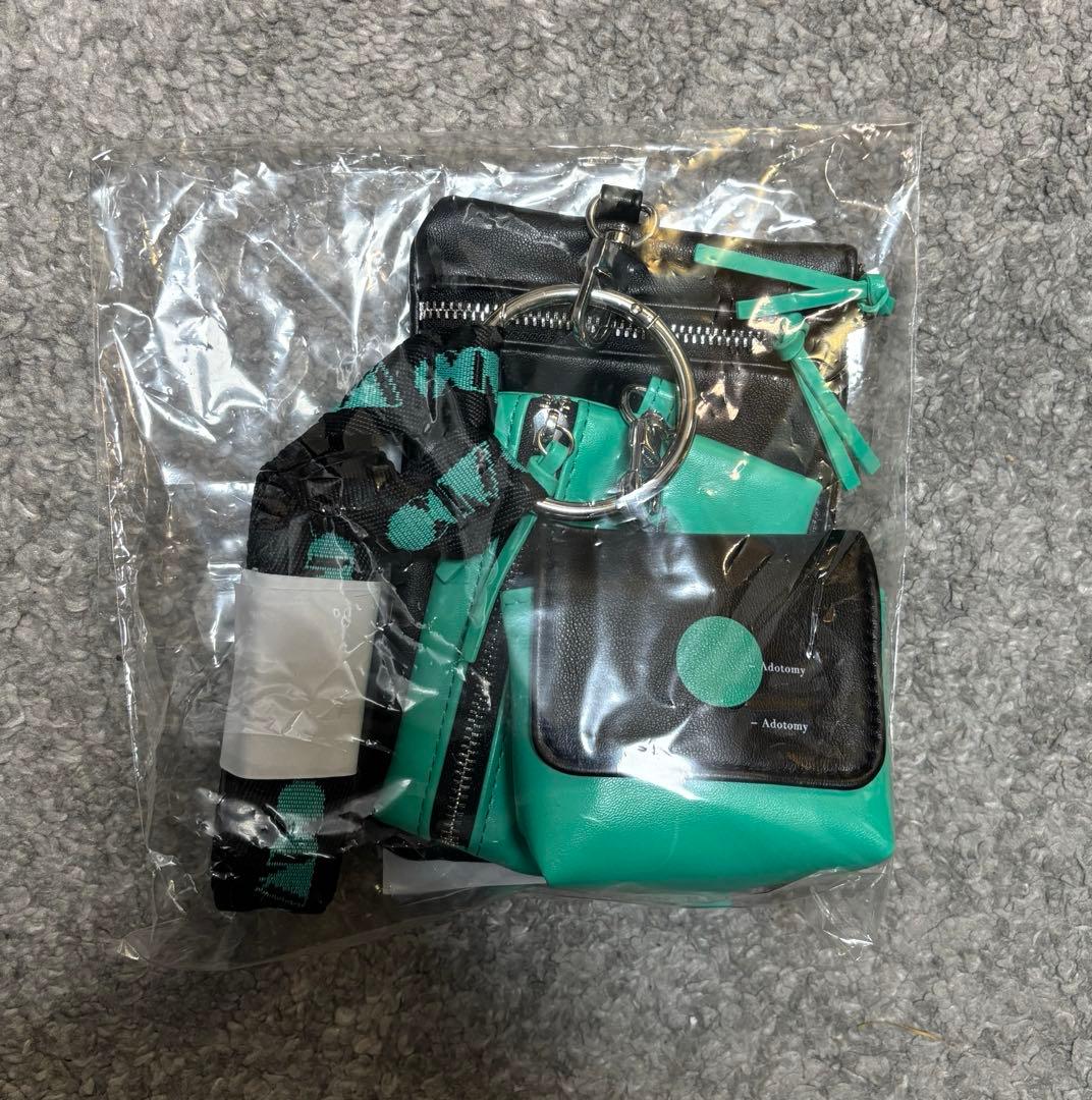 新品　Ado Adotomy 会場限定　ストラップポーチ 大阪 Ado Adotomy ストラップポーチ 大阪会場限定 - メルカリ