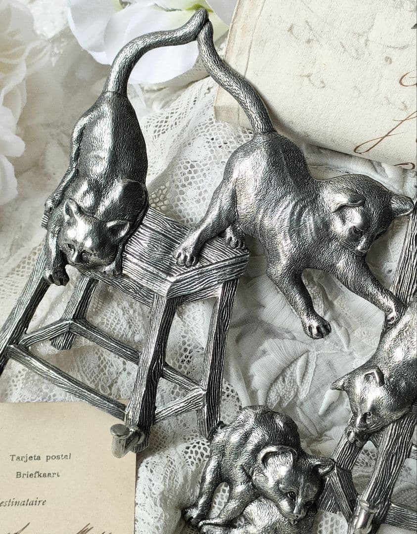 希少　フランスヴィンテージ　猫ちゃんフック　ピューター　アンティーク フランスから すこし上目なかわいいネコ オブジェ 白磁器 猫 キャット