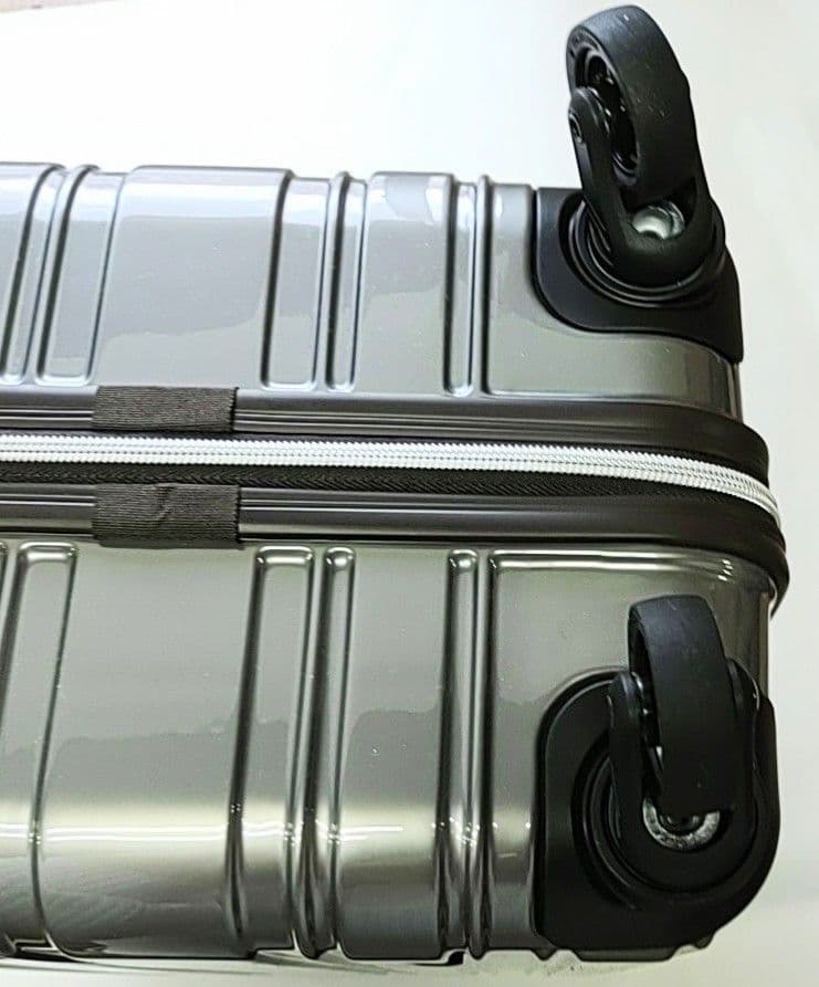 【開封新品】スーツケース 超軽量 1.9kg 32L Sシーンプラスライト