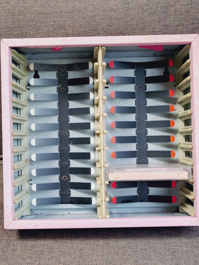 レトロ カセットテープ収納ケース ピンク Cassette City - メルカリ