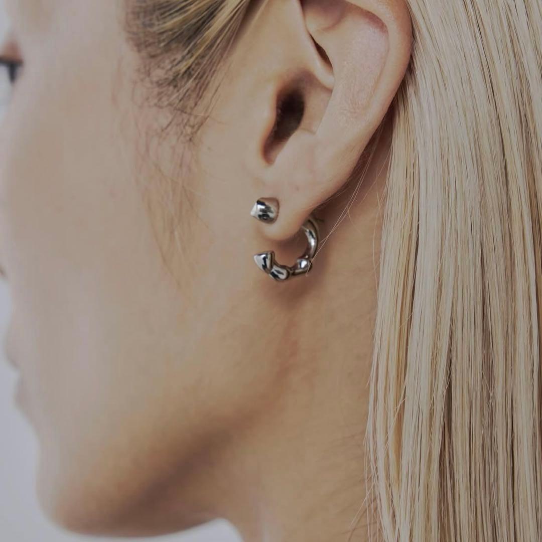 【片耳】jentlouis ピアス Melt half hoop pierce Hinged Thin Hoop Pierce［Stainless］ | 大人の毎日使えるピアス通販
