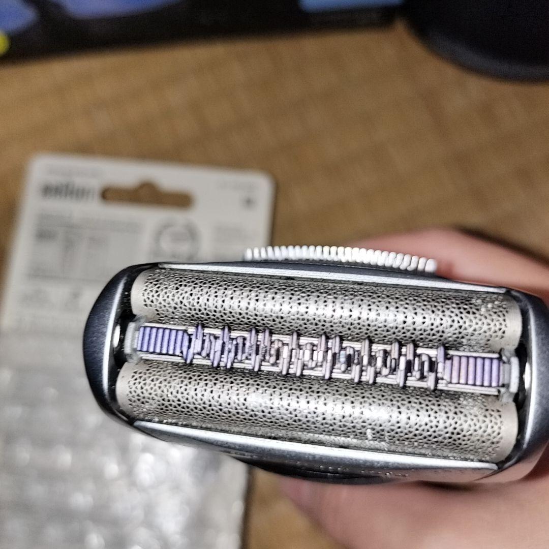 BRAUN 8000シリーズ 8986 電気シェーバー 替刃新品と専用洗浄液5つ