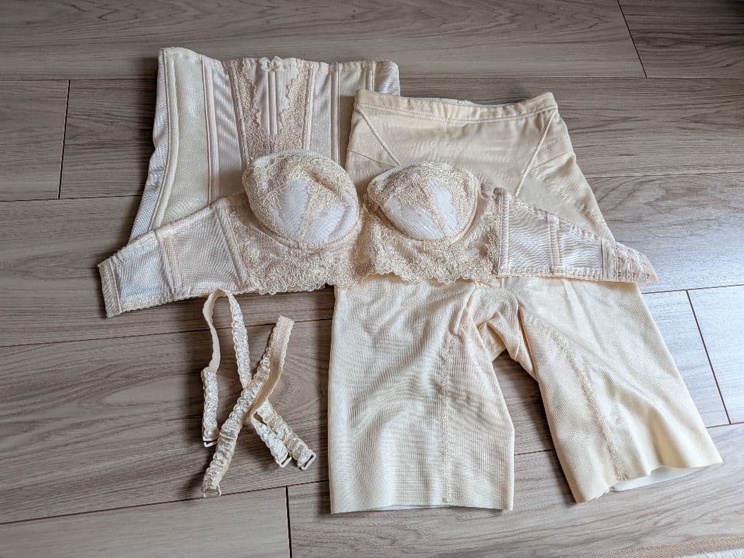 FOUR SIS & CO. ブライダルインナー セット - メルカリ