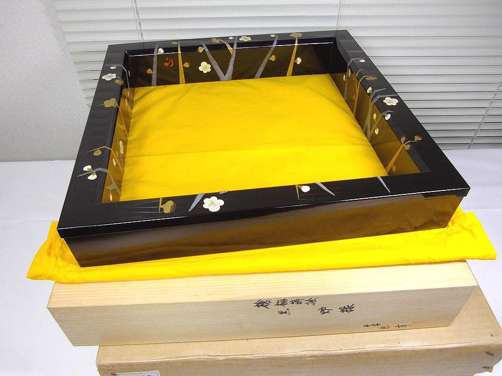 平安宗章作 槍梅蒔絵 炉縁 尋牛斎家元（久田宗也） 茶道具 平安宗章作 槍梅蒔絵 炉縁 尋牛斎家元（久田宗也） 茶道具 平安宗章作