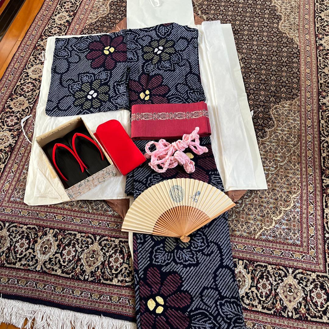 新品未使用、浴衣一式、下駄、扇付き 長身でもOKです。 浴衣セット：01水色 花と蝶 ／ レディース浴衣と帯と下駄の3点セット