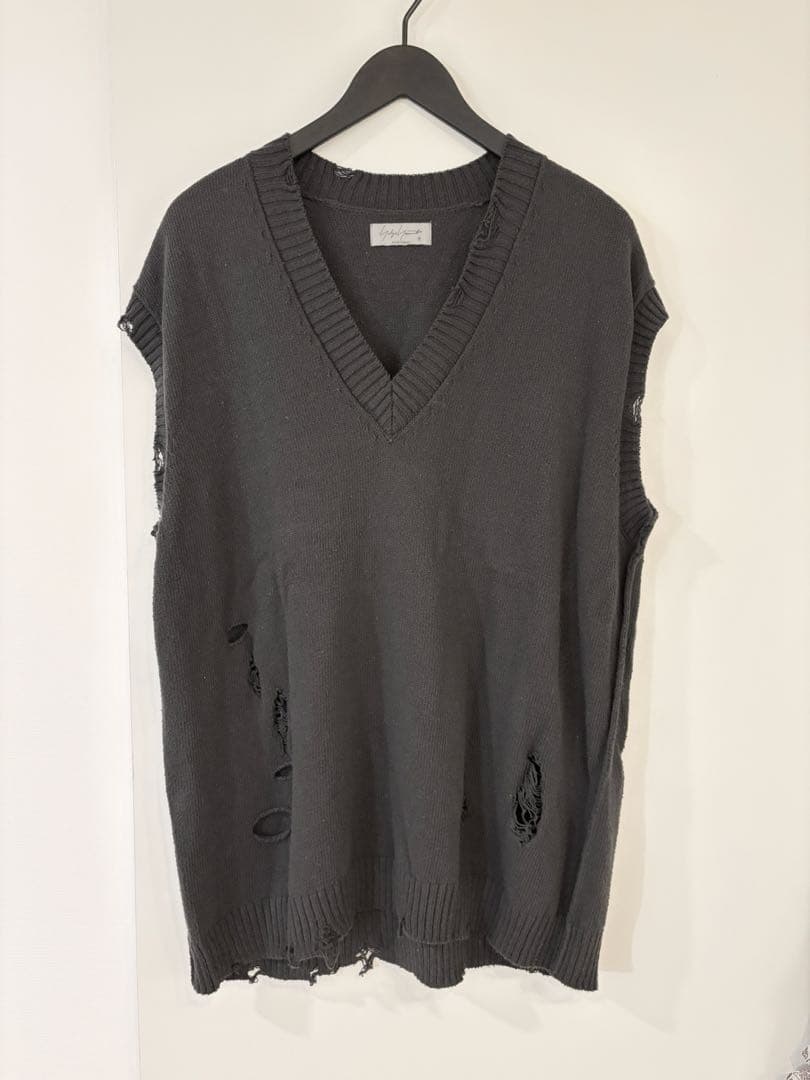 yohji yamamoto pour homme ニットベスト　ダメージ加工 YOHJI YAMAMOTO ダメージニットベスト | HUES 福岡セレクトショップ