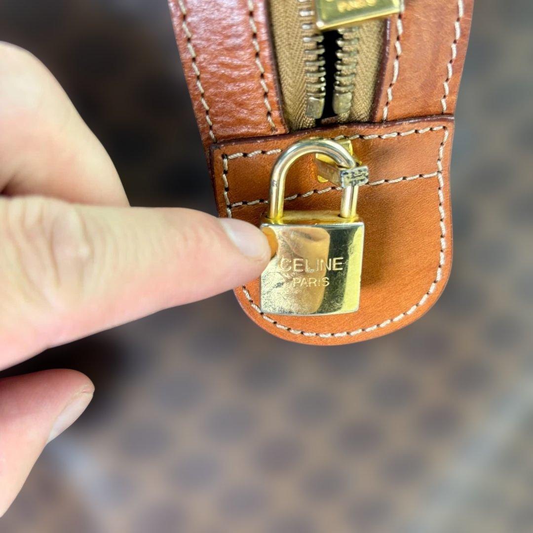 Celine ブラウンレザーダッフルバッグ - メルカリ