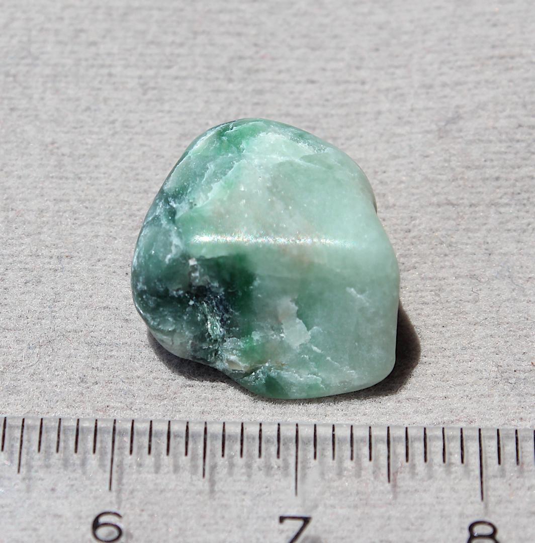 ［一部ロウカン質］糸魚川翡翠 原石 3.4g