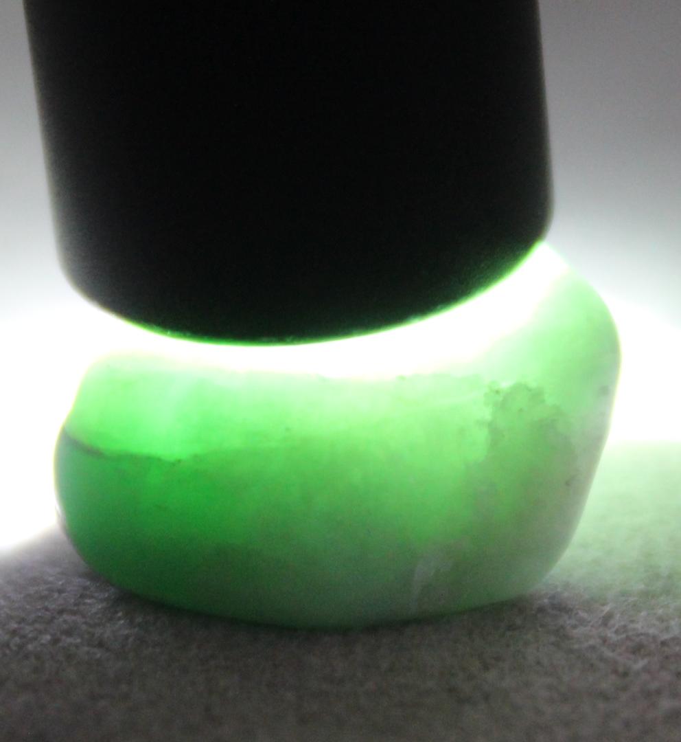 ［一部ロウカン質］糸魚川翡翠 原石 3.4g