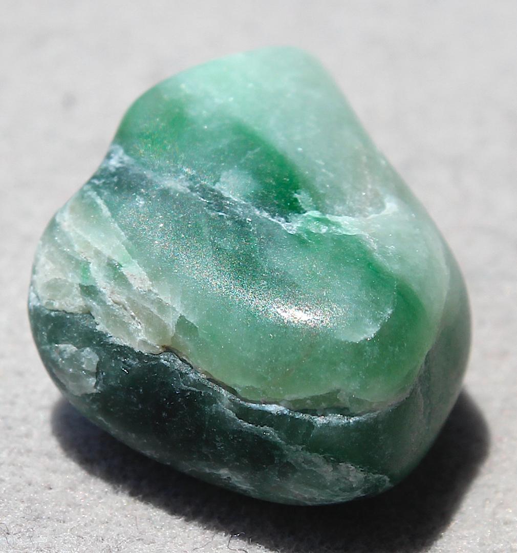 ［一部ロウカン質］糸魚川翡翠 原石 3.4g