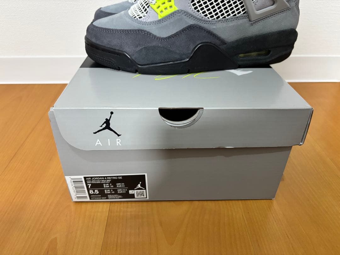 靴 Nike Air Jordan 4 Retro Se \"Neon\"