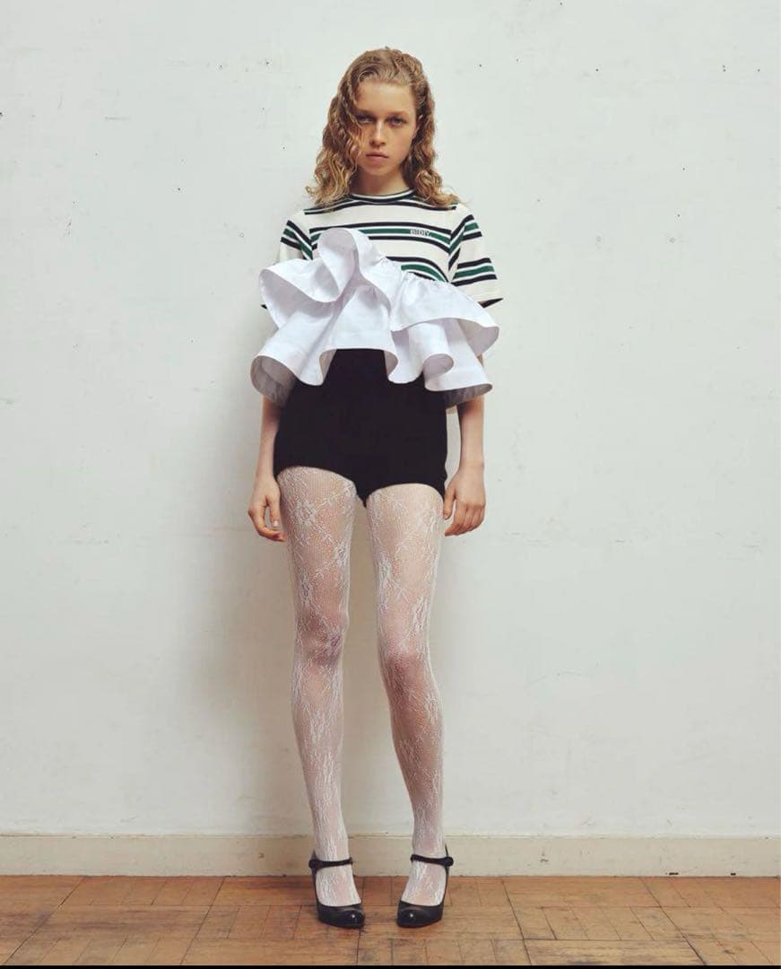 美品♡bibiy LOLA PEPURAMU TOP 新品未使用タグ付き】Bibiy ビビィ LOLA PEPURAMU TOP - メルカリ