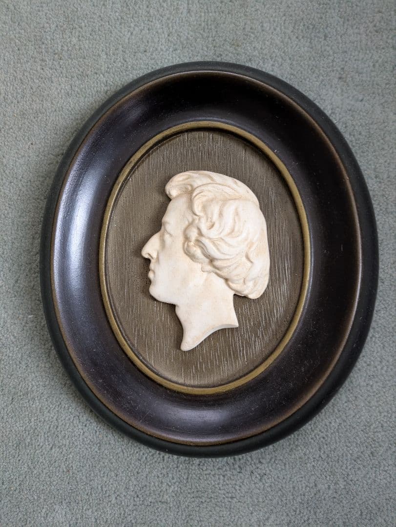 アンティーク　ショパンレリーフ楕円形フレーム アンティーク額縁/楕円 立体的で繊細なレリーフが素晴らしく優雅な