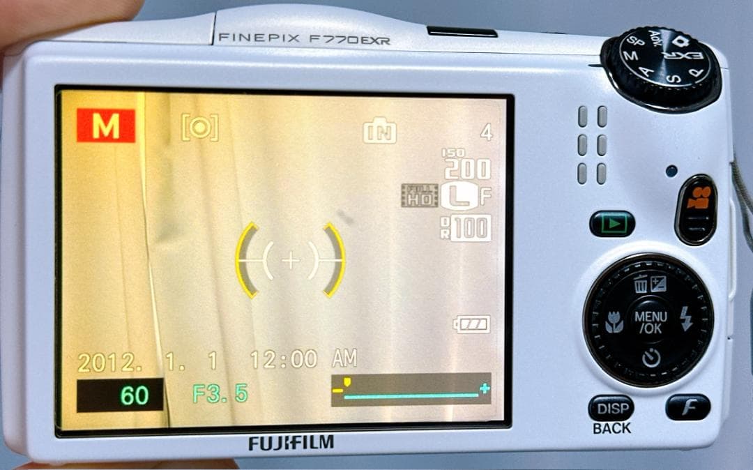 希少品】 FUJIFILM FinePix F770EXR ホワイト 動作品|mercariメルカリ