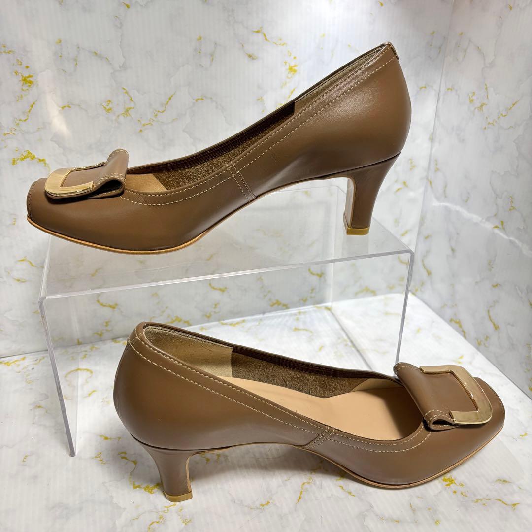 ダイアナ✨新品未使用 バックル付レザーパンプス ブラウン 22.5cm