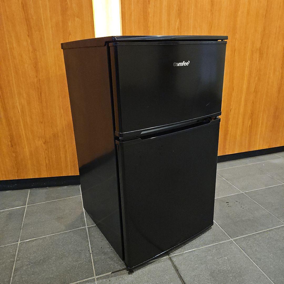 東京23区のみ送料無料！comfee 二段式冷蔵庫 黒 COMFEE' 冷蔵庫 90L 幅47.8cm 2ドア 右開き コンパクト 耐熱天板