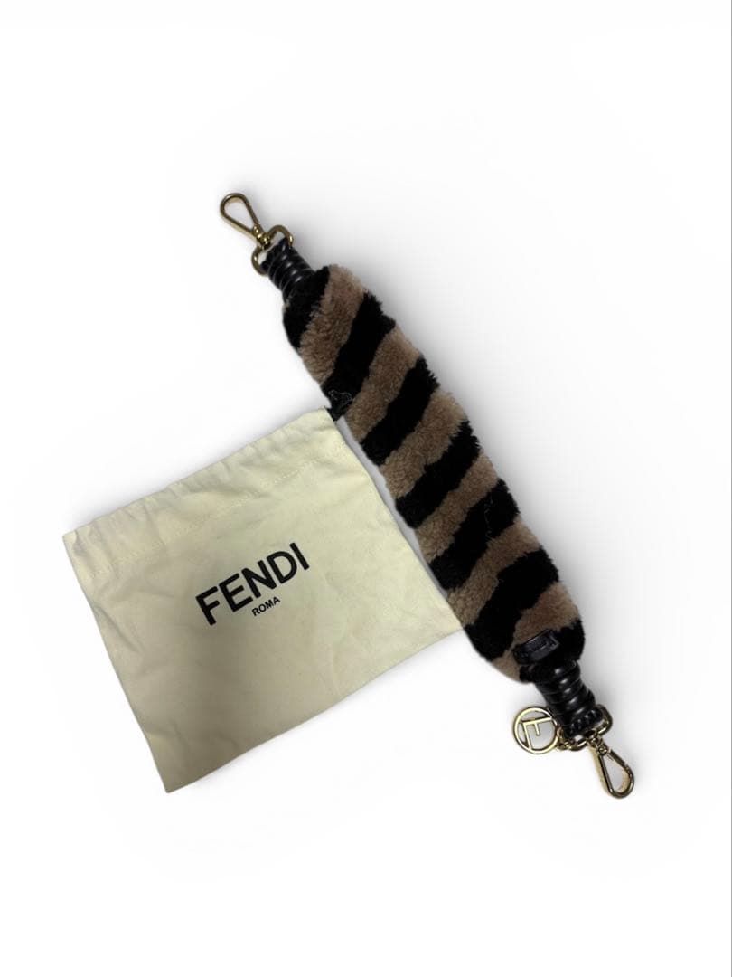 フェンディー　FENDI ファーミニストラップユー FENDI（フェンディ）の「Fendi - Strap You ファー バッグストラップ