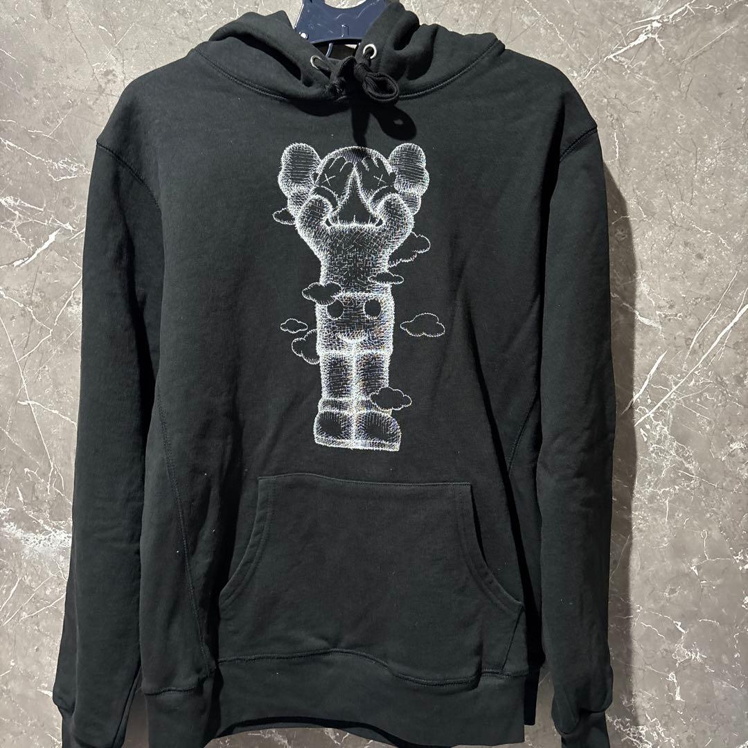 KAWS:HOLIDAY 黒パーカー　日本未発売 KAWS Holiday Changbai Mountain Zip Up Hoodie (KAWS/パーカー