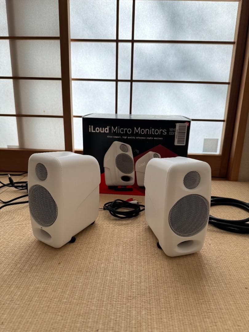 IK Multimedia iLoud Micro Monitor ホワイト IK Multimedia iLoud Micro Monitors (White) | FrontEndAudio.com