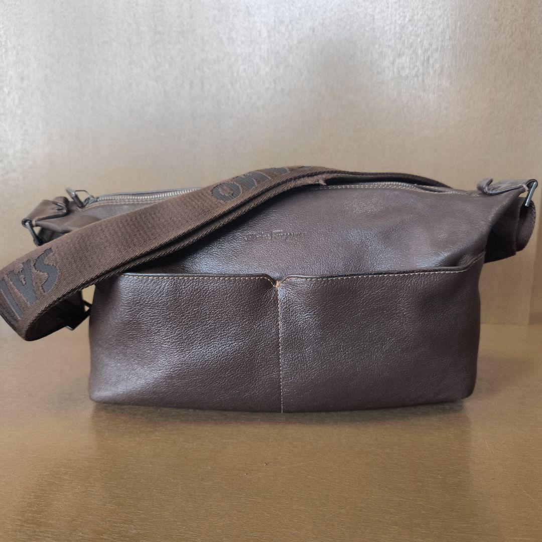 Salvatore Ferragamo メッセンジャーバッグ モノグラム ショルダーバッグ - メンズ | Ferragamo