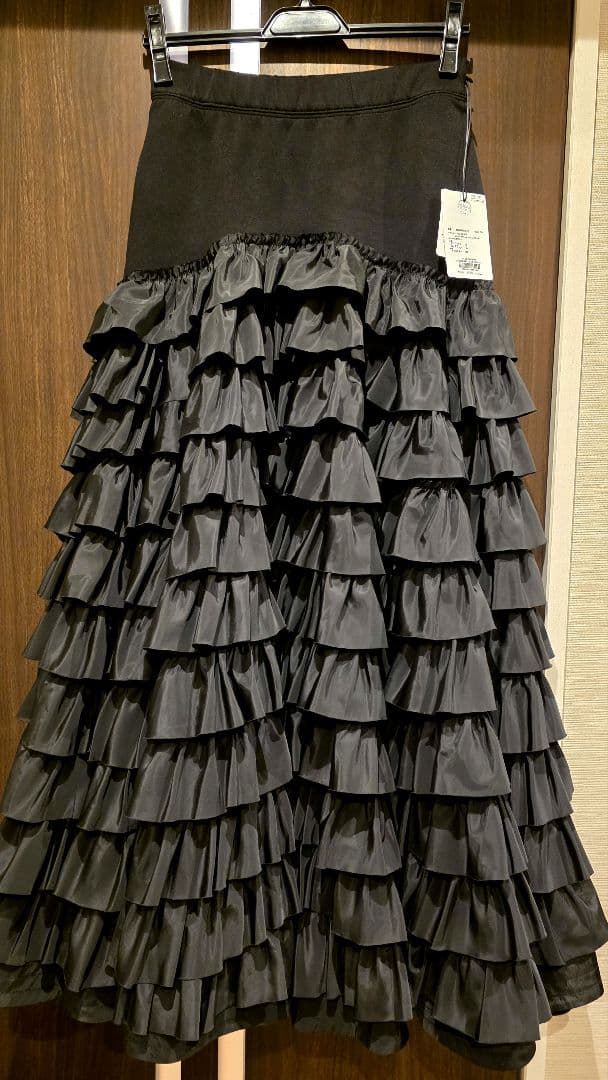 虎丸まま様専用 新品タグ付き OMMO 今季完売 フリル黒スカート サイズ