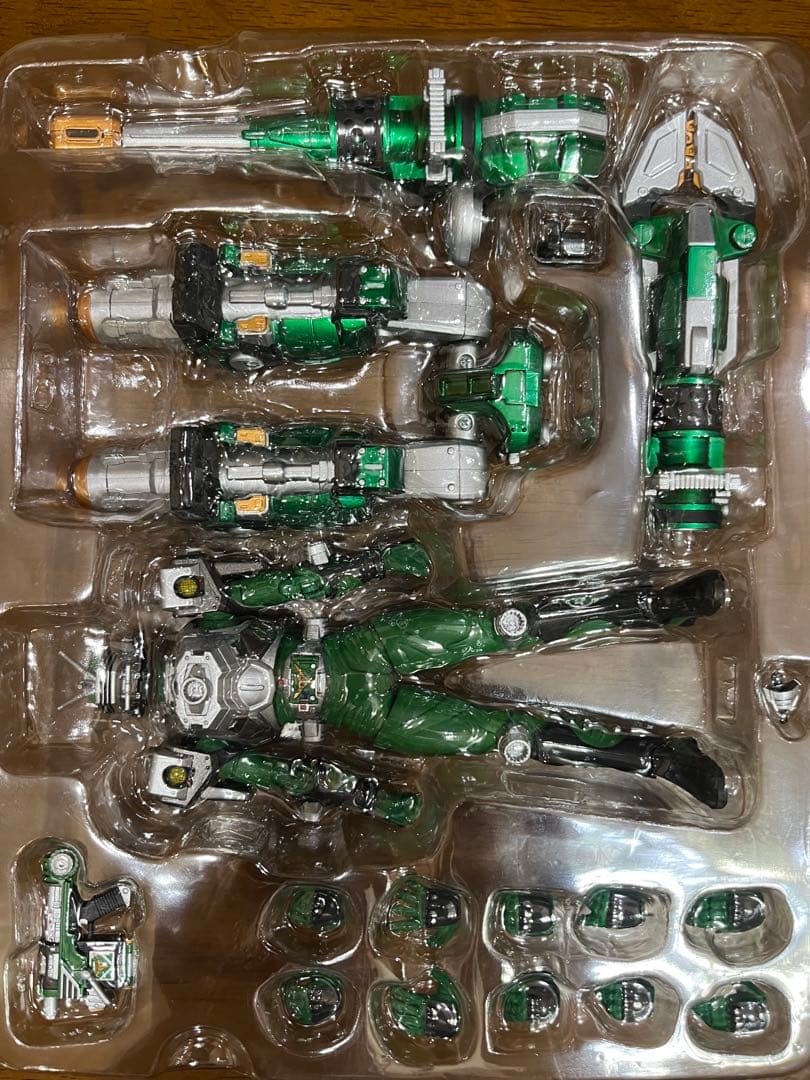 S.H.Figuarts 仮面ライダー ゾルダ & マグナギガ