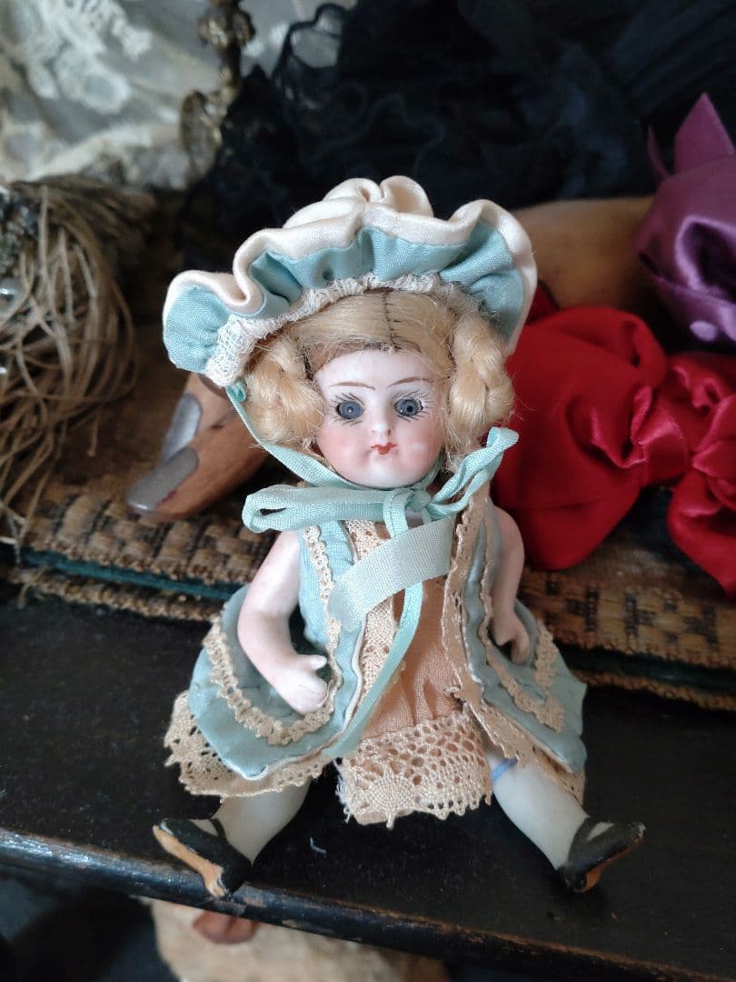 アンティークドール ミニョネット ビスクドール - メルカリ