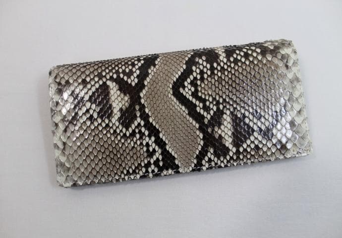 【専用】パイソン 財布 長財布 本革 束入れ 無双 両面パイソン本革 一枚革 楽天市場】パイソン 長財布 無双 かぶせ 表一枚革 男女兼用 メンズ