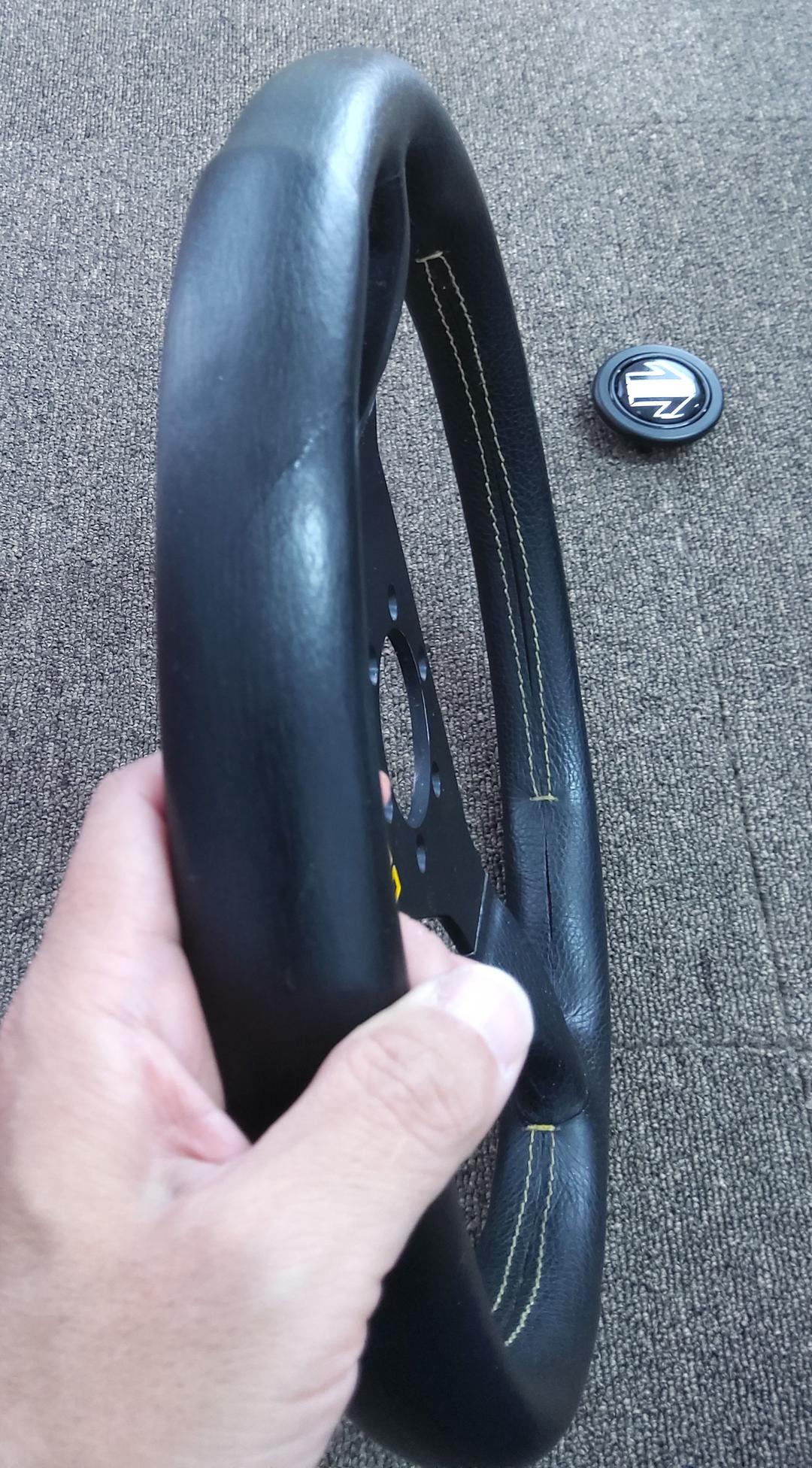 美品 momo モモ ステアリング ヴェローチェ V35 340mm 中古品 - メルカリ