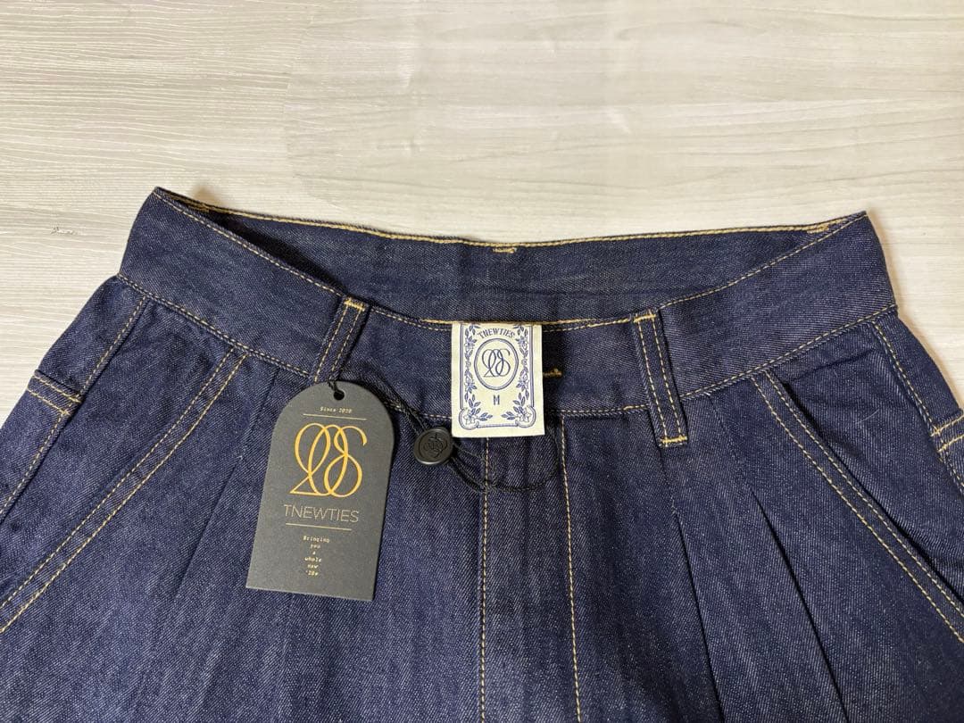 【新品】Tnewties トゥエンティーズ　《今日は日曜日だから》　デニム　M