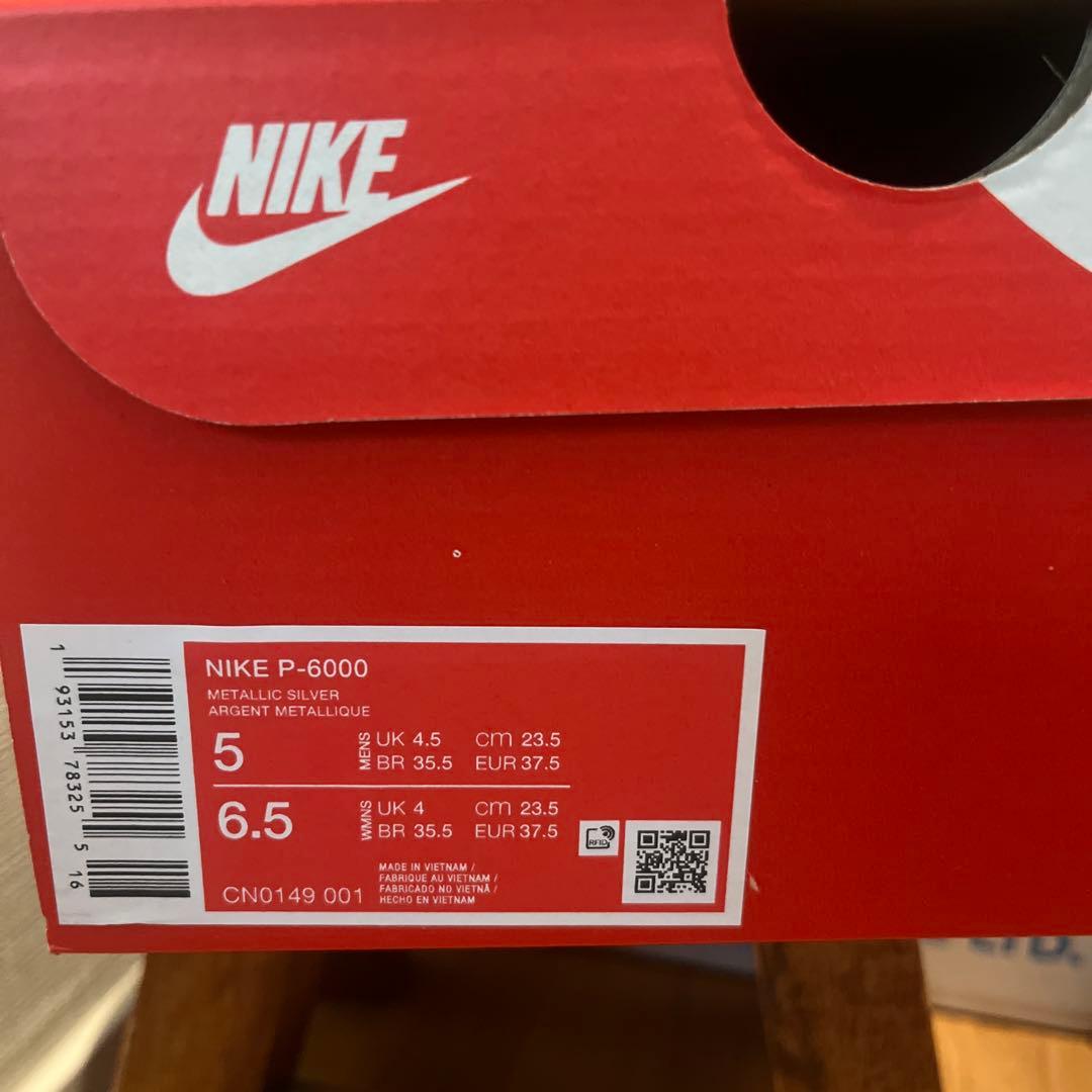 【新品】NIKE P-6000メタリックシルバー　23.5cm タグ、箱有り