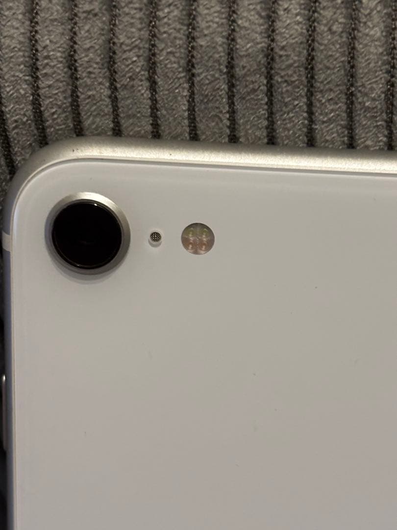 Apple iPhone SE (第2世代) ホワイト 本体 ジャンク品 - メルカリ