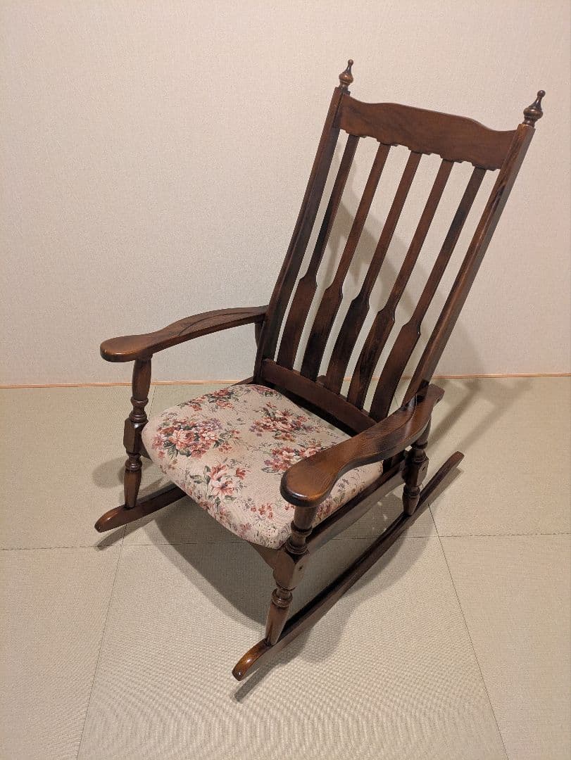 木製 ロッキングチェア アンティーク調 花柄クッション付き　ゆったりサイズ 趣きのある佇まい♪ アンティーク風 ロッキングチェア MC2-JG329