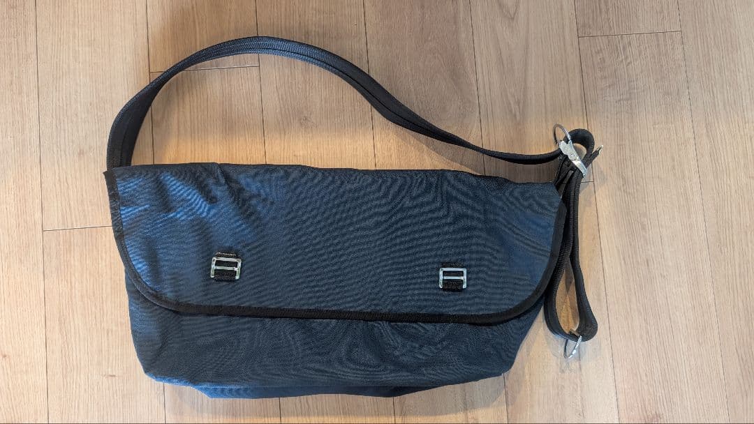 Resistant メッセンジャーバッグ ブラック PACKING / TRAIL MESSENGER - BLACK (パッキング トレイル