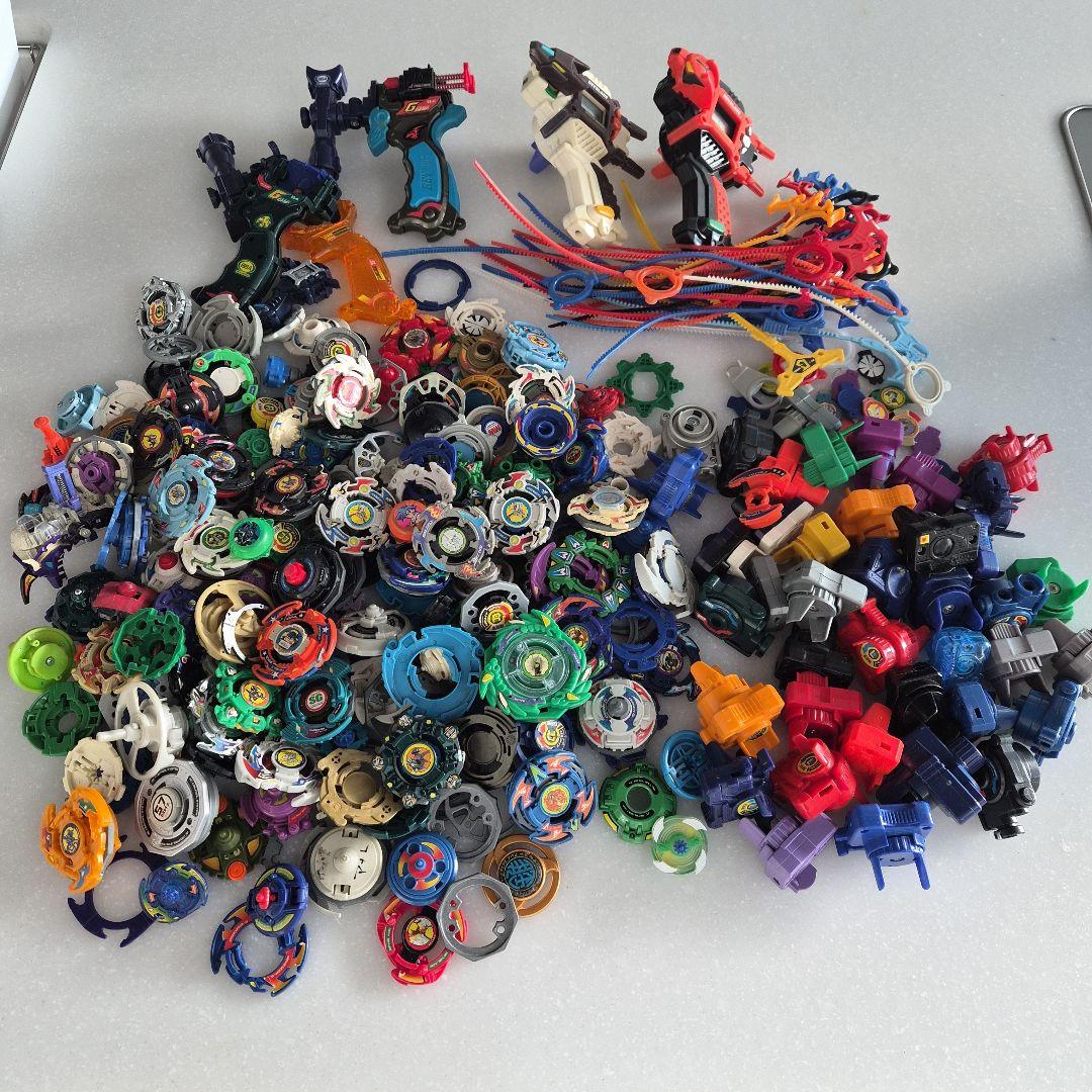 ベイブレード まとめ売り 大量 セット 初期？ 古いもの 色々 ジャンク扱い Yahoo!オークション -「ベイブレードx まとめ売り」の落札相場・落札価格